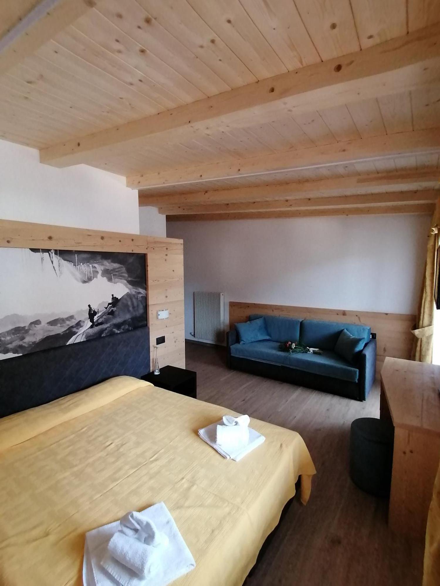 Hotel Vael ヴィーゴ・ディ・ファッサ エクステリア 写真