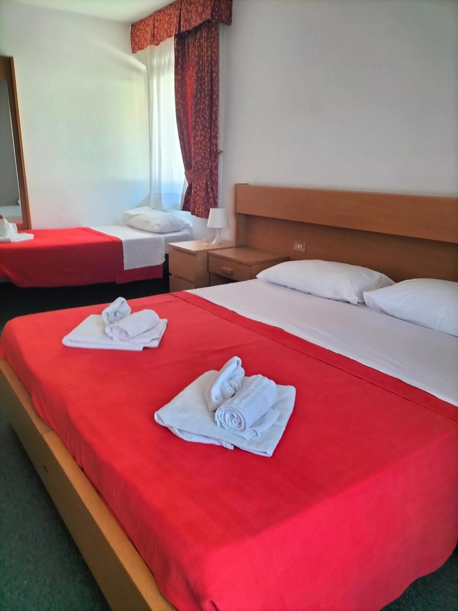 Hotel Vael ヴィーゴ・ディ・ファッサ エクステリア 写真